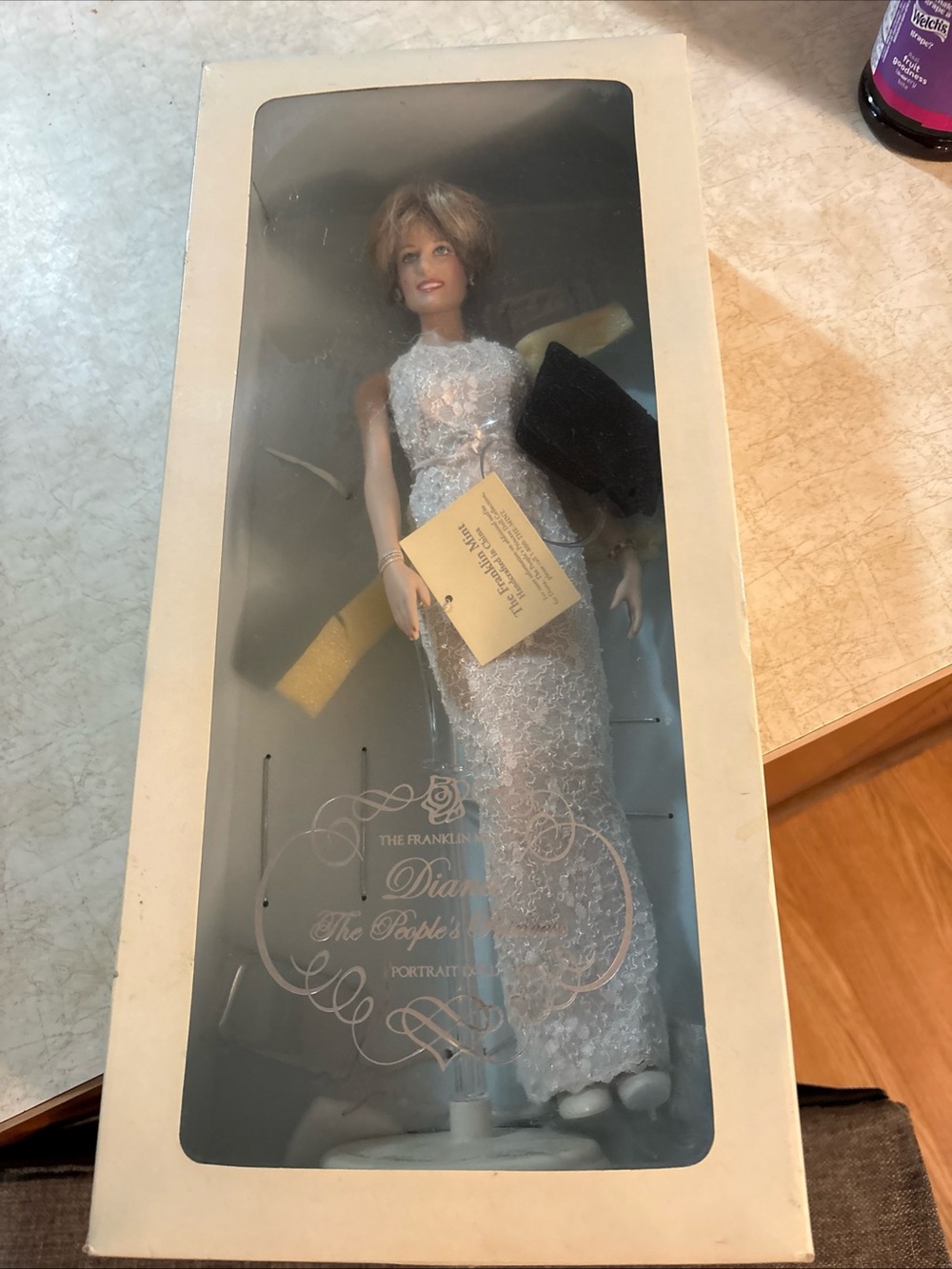 Franklin Mint White Lace Evening Doll with Black Shawl